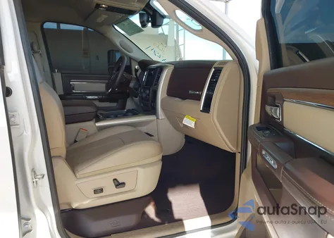 2018 Ram 2500 Laramie 4X4 6'4 Box z USA, uszkodzony, nr VIN 3C6UR5NL5JG142811